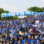 Yonsei students cheering