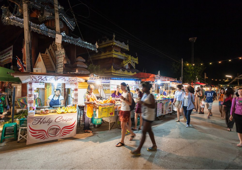 food-stands-gallery Students walking together by food stands to stay safe while studying abroad