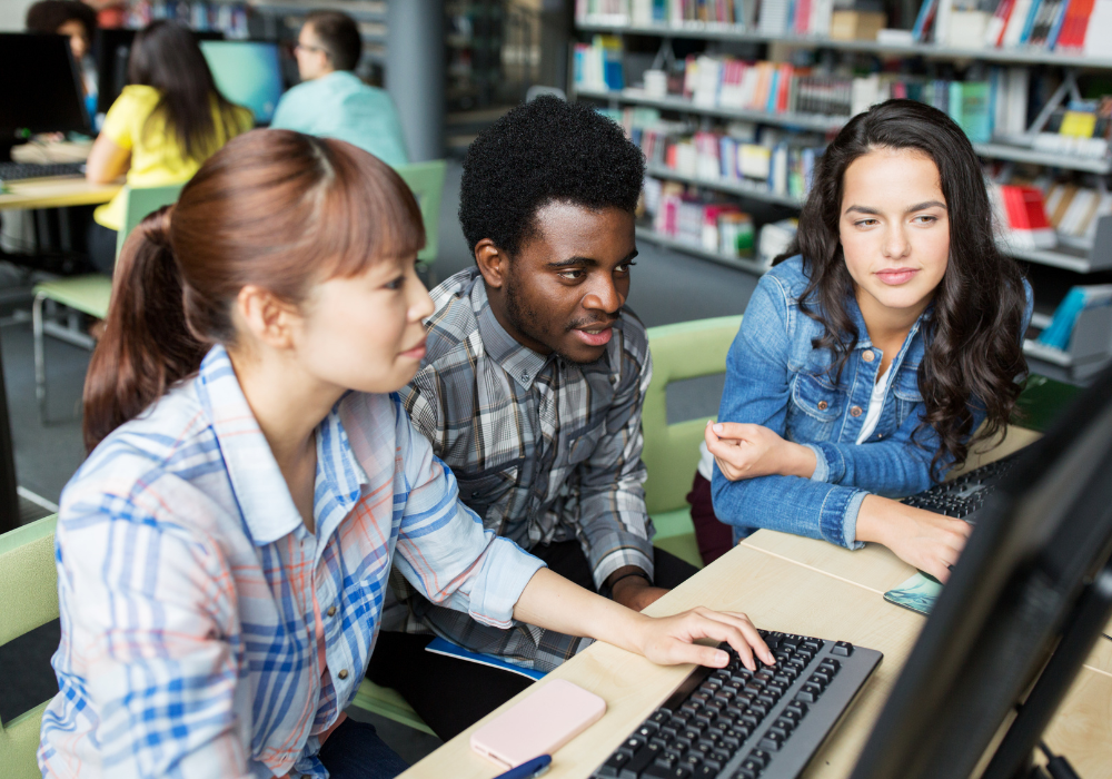 students-looking-at-computer-gallery