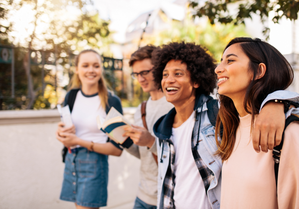 students-walking-to-class-gallery Students walking to class together their first week abroad