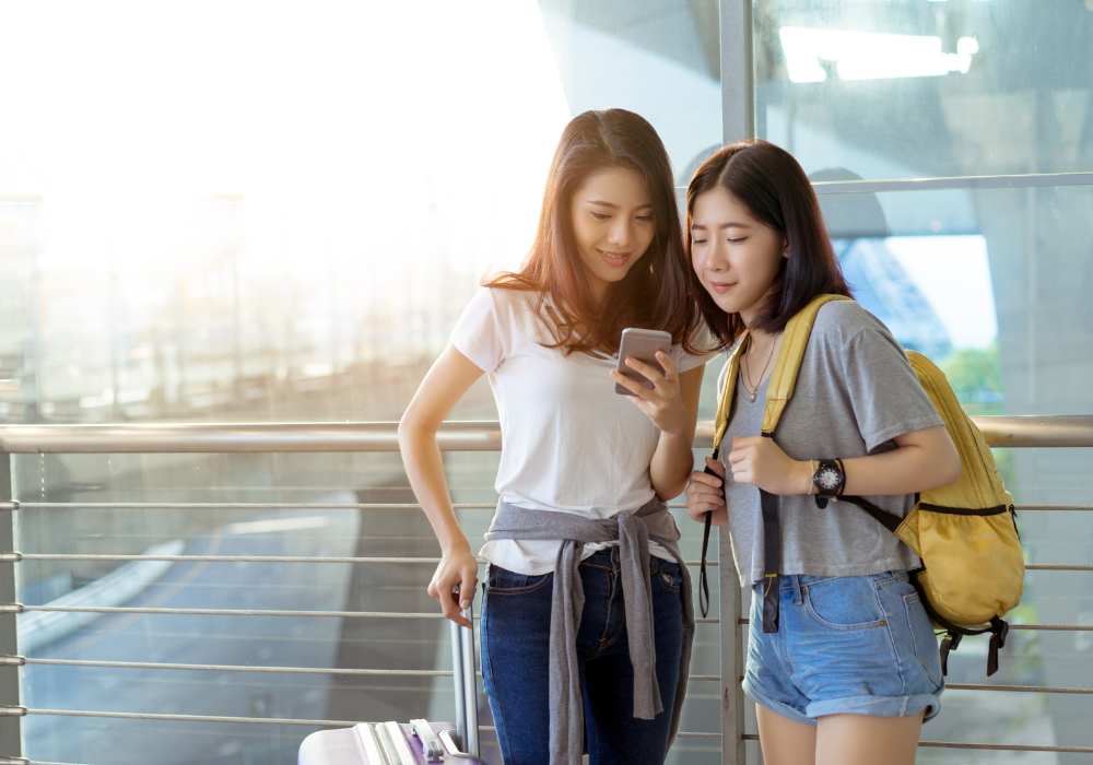 students-aiport-together-gallery Study abroad travelers together in the airport